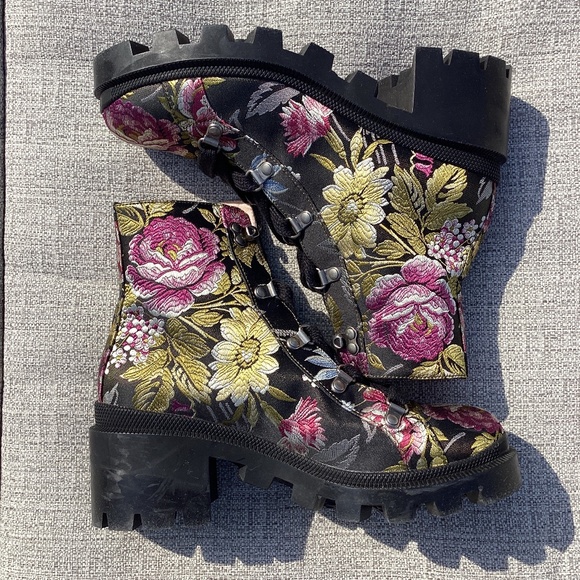 Gucci floral boot - Picture 4 of 16